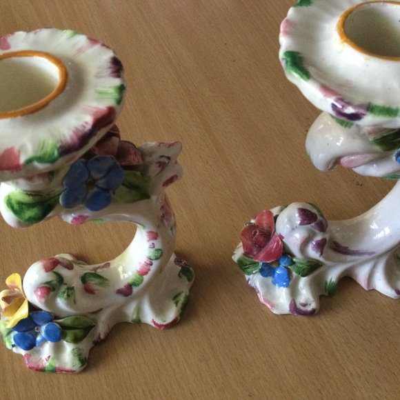 A Pair Italian ceramic porcelain candleholders hand painted applied 3D flowers - Picture 2 of 7